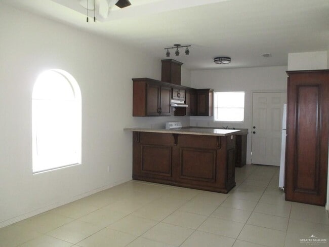 Building Photo - 9 Franklin Ave