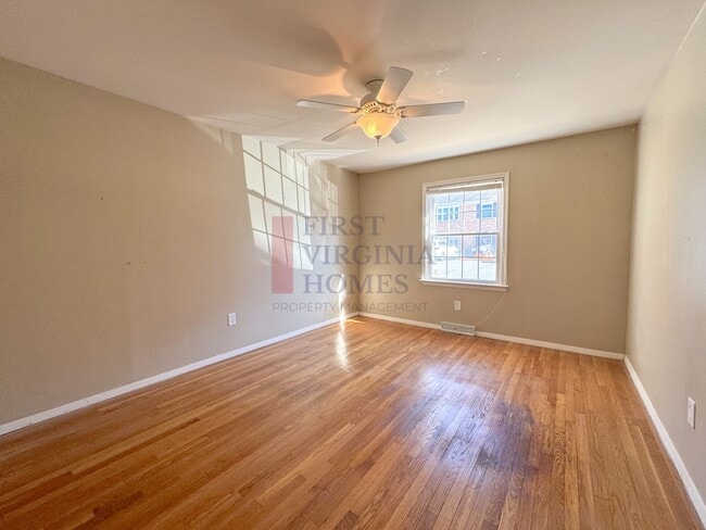 Building Photo - Hessian Hills first-floor Condo 2bed/1bath rental