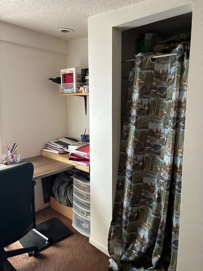 Building Photo - 2 bedroom 1 bathroom on Water street and near UWEC!