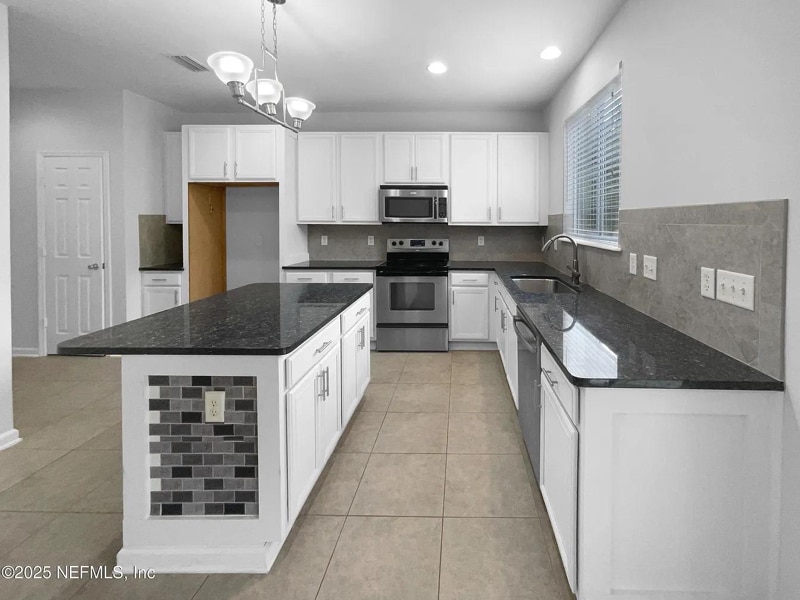 Building Photo - 3124 Hidden Lake Cove