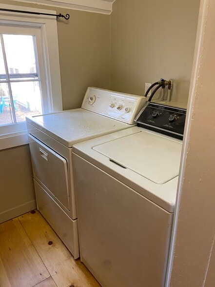 Building Photo - 36 Walnut St