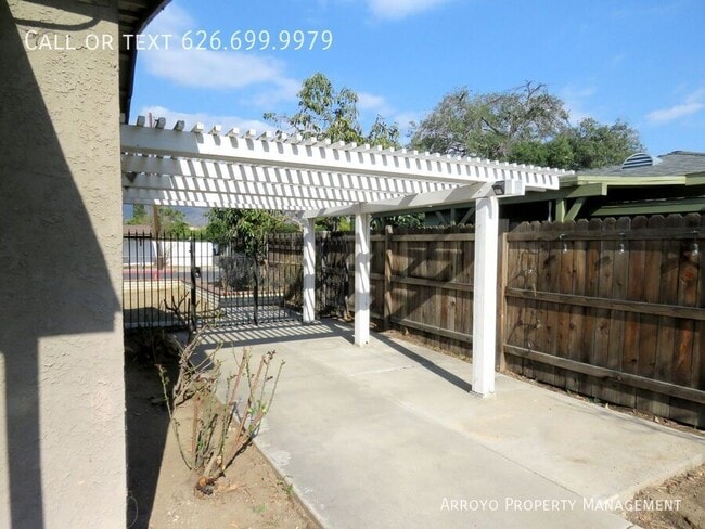 Building Photo - 808 Beckville St
