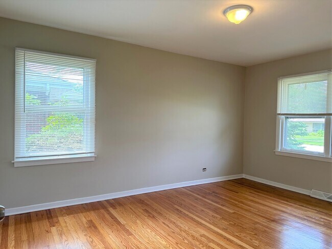 Building Photo - 843 Verne Ln