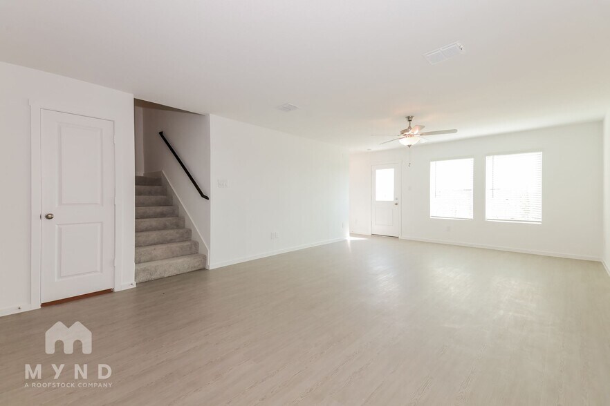 Building Photo - 2725 Mistwood Dr