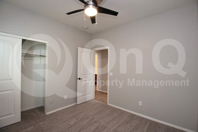 Building Photo - 4072 E Cherry Hills Dr