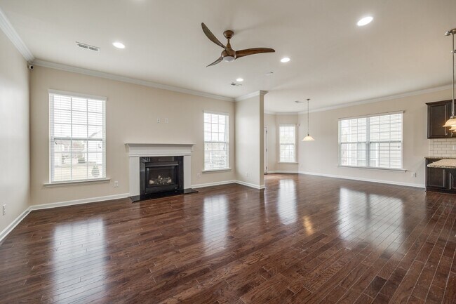 Building Photo - "Spacious 4-Bedroom Retreat with 3 Full Ba...