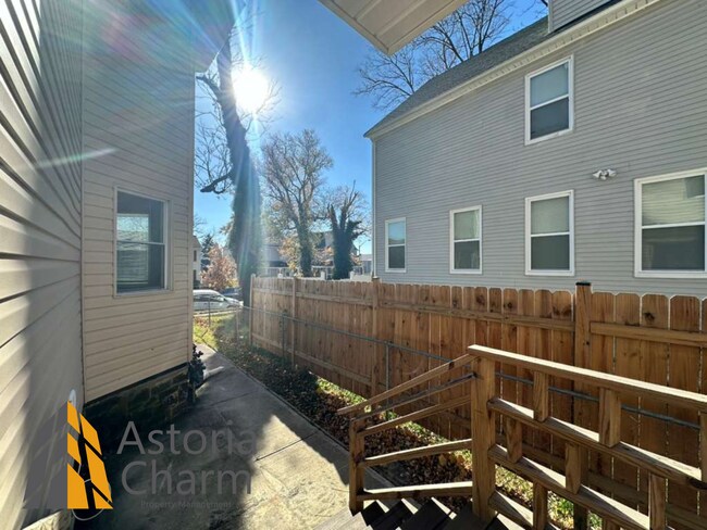 Building Photo - 3004 Clifton Ave