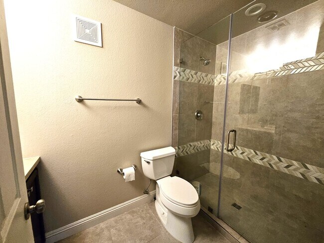 Building Photo - 432 Winthrop Pl