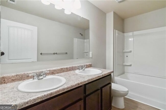 Building Photo - 100 Heritage Club Cir