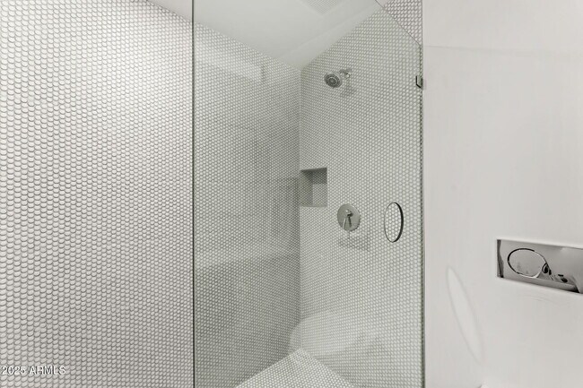 Building Photo - 4925 E Red Rock Dr