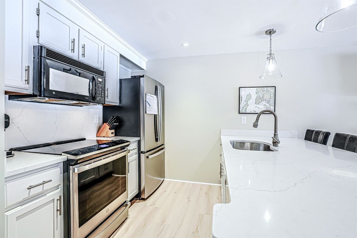 Building Photo - 35 Montrose