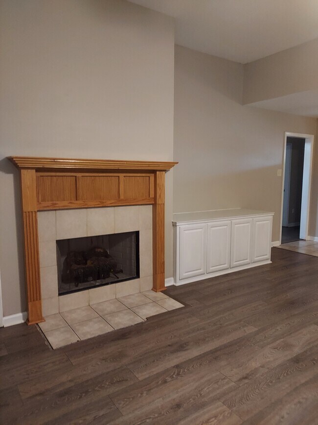 Building Photo - 36044 Raleigh Dr