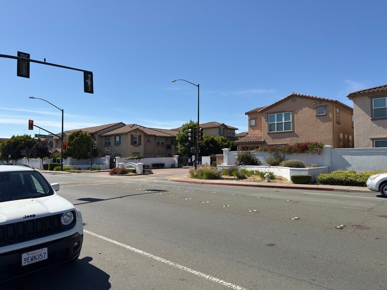 Entrance Street View - 300 Presidio St