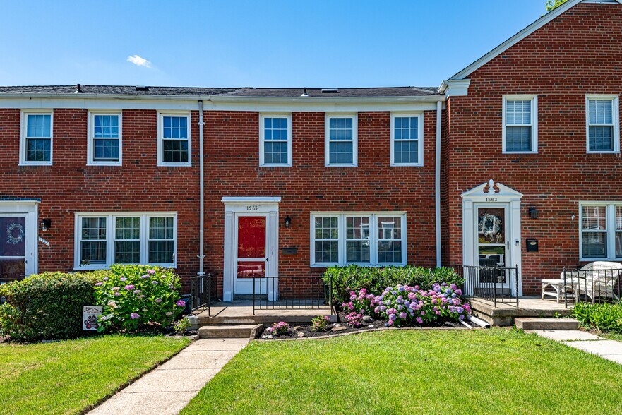 Building Photo - 1565 Dellsway Rd