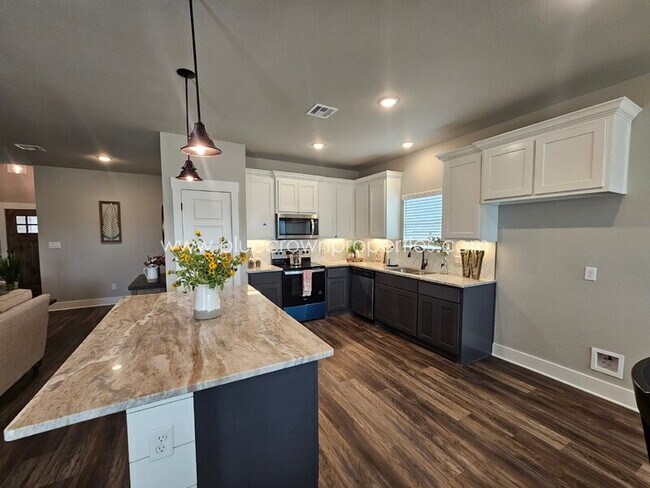 Building Photo - 1800 Aleia Cv