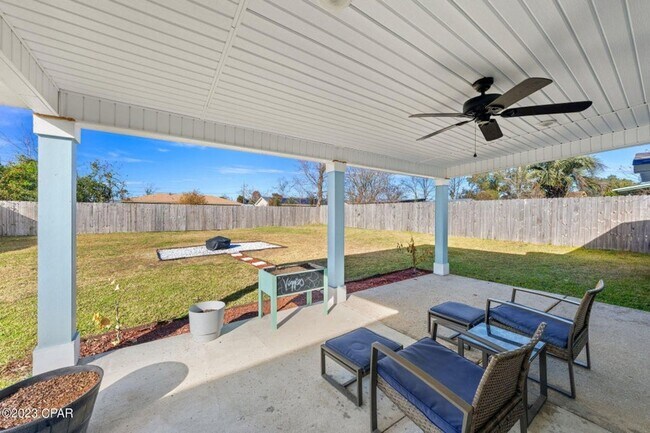 Building Photo - Recently Updated 4Bed/2Ba, Centrally Locat...