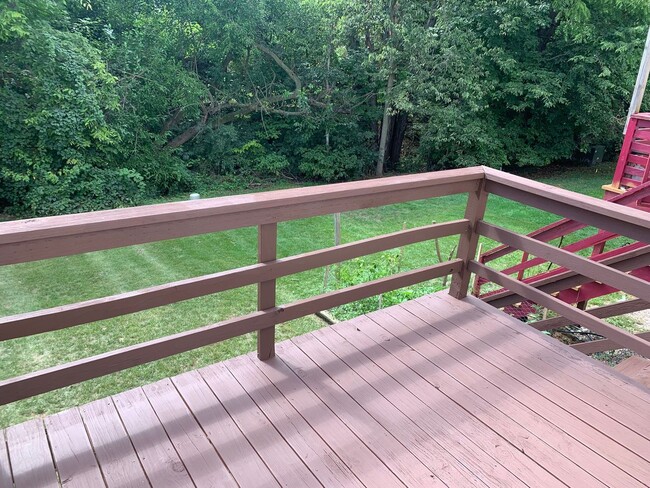 Building Photo - Townhome with new carpet for rent in the m...