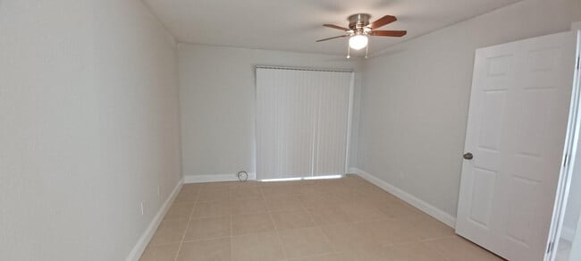 Building Photo - 519 SW Sara Blvd