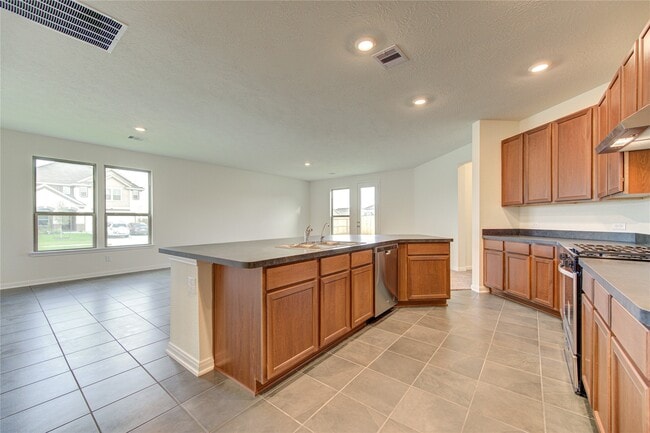 Building Photo - 6120 Whitewing Rd