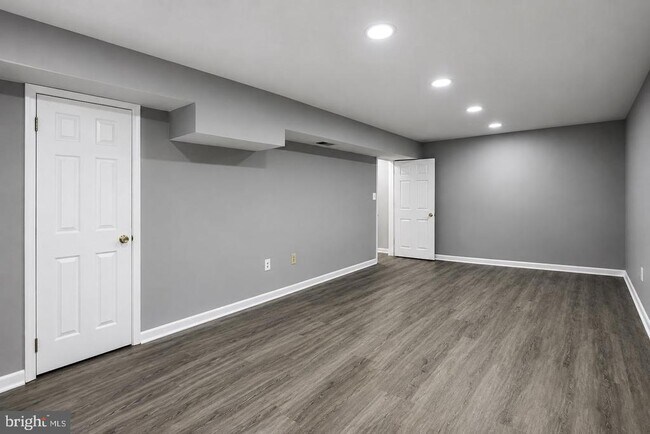 Building Photo - 15025 Timberlake Dr