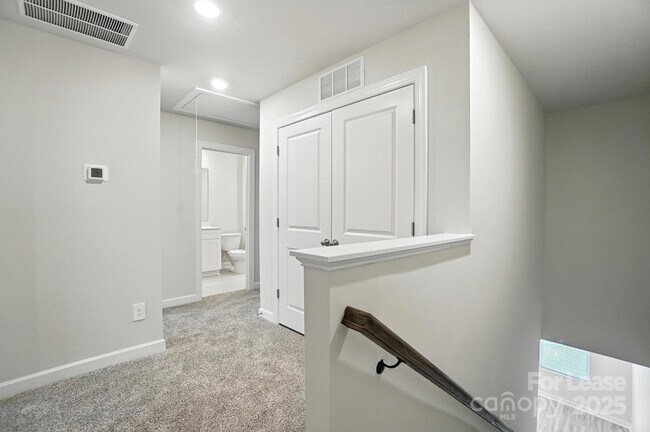 Building Photo - 1741 Braemar Vlg Dr