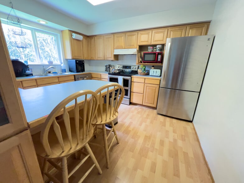 Building Photo - 13355 N Madison Ave NE