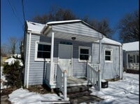 Building Photo - 3 Bedroom Fully Renovated Hampton Home!