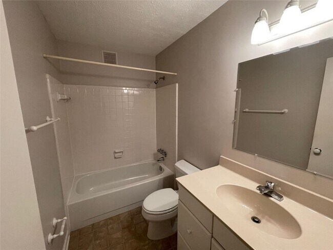 Building Photo - 1510 Wynnes Ridge Cir SE
