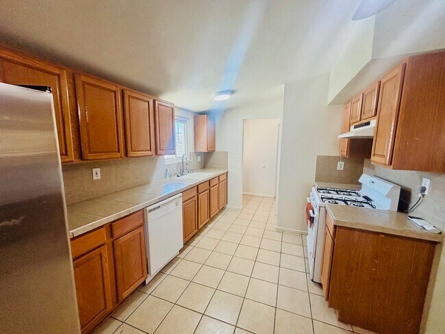 Building Photo - 38416 Pond Ave