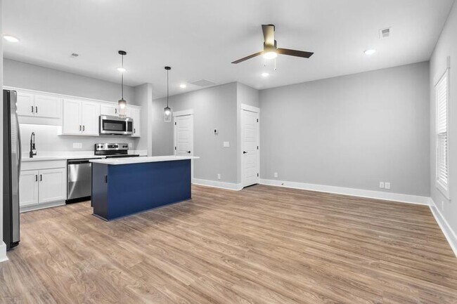 Building Photo - 305 Jonathan Wade Cir