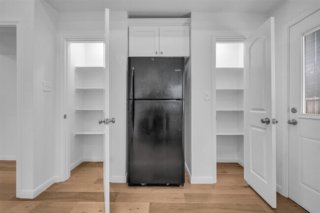 Building Photo - 23922 Creek Ridge Dr