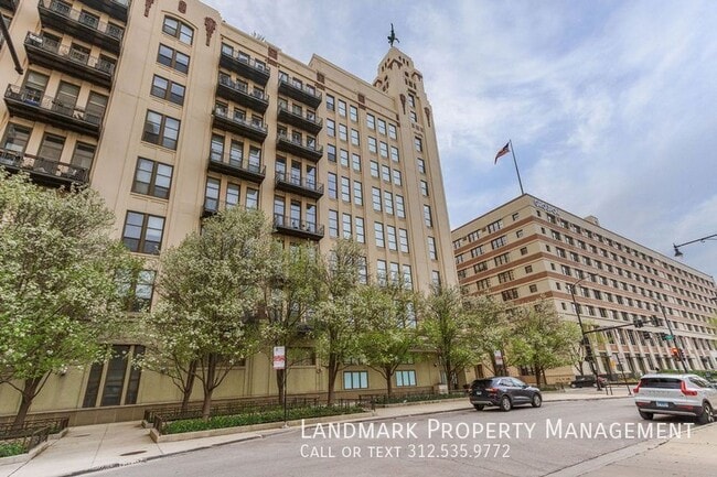 Primary Photo - 758 N Larrabee-#820