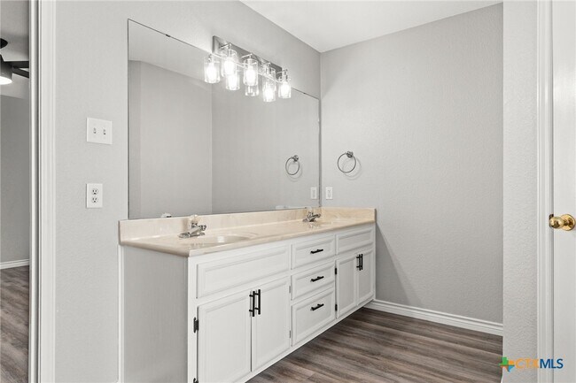 Primary Photo - 4305 Maggie Dr