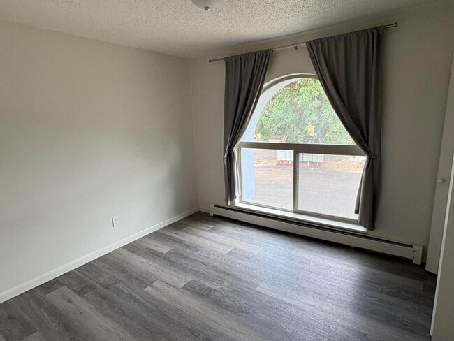 Building Photo - 850 E 275 N