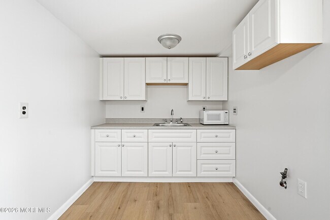 Building Photo - 638 Overton Pl