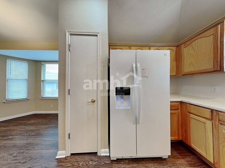 Building Photo - 136 Goddard