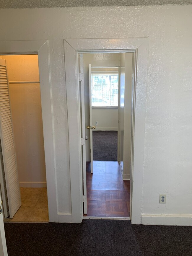 Building Photo - MODERN 2BED/2BATH APARTMENT WITH WASHER/DR...
