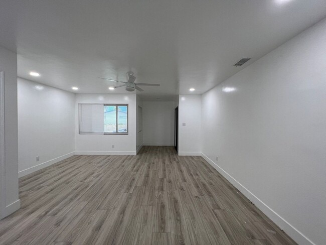 Building Photo - Large 6 Bedroom POOL House on East Falls View! Prime Location!