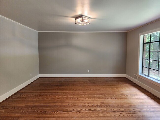 Building Photo - Ranch Home in Newton