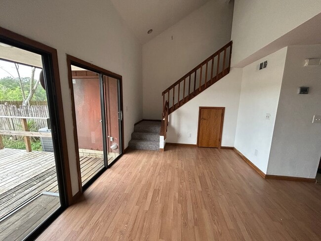 Building Photo - 2/2 In Green Leaf