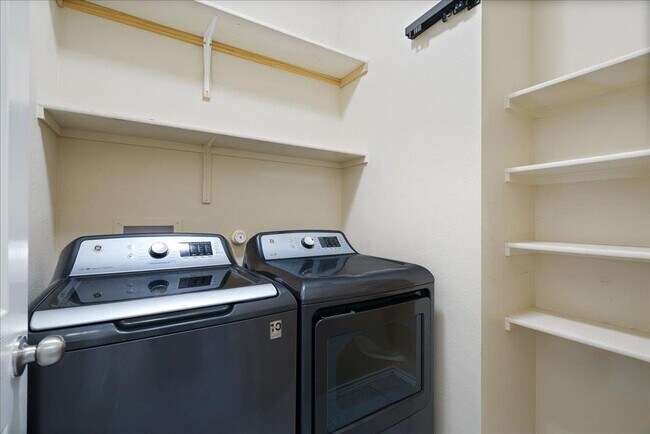 Building Photo - 194 Yellowbark St