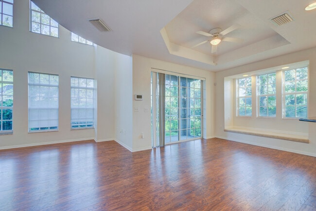 Building Photo - 1800 Bayshore Way