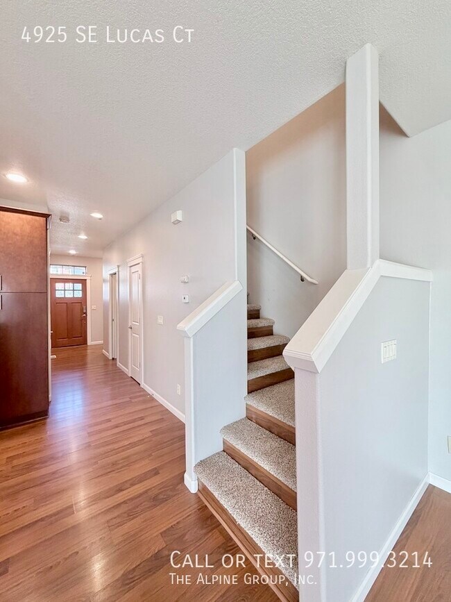 Building Photo - 4925 SE Lucas Ct