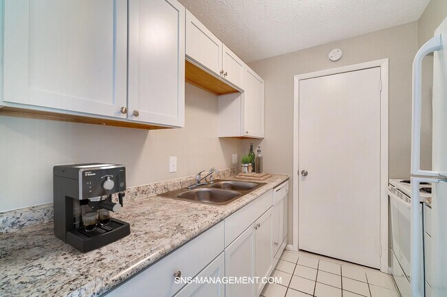 Building Photo - Woodside Apartments