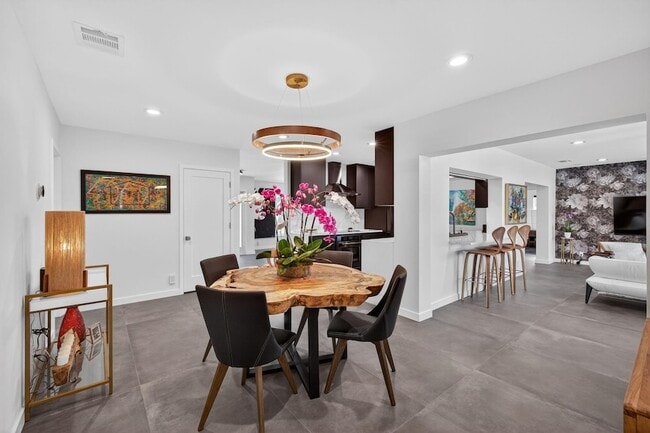 Building Photo - 2720 NE 59th St