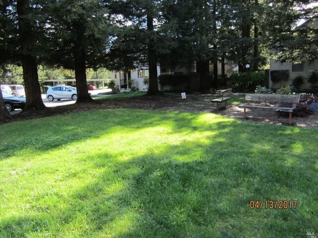 Building Photo - 1939 Windmill Cir