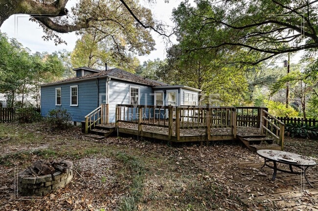 Building Photo - Updated 2 Bed 1 Bath Cottage in Established Neighborhood!