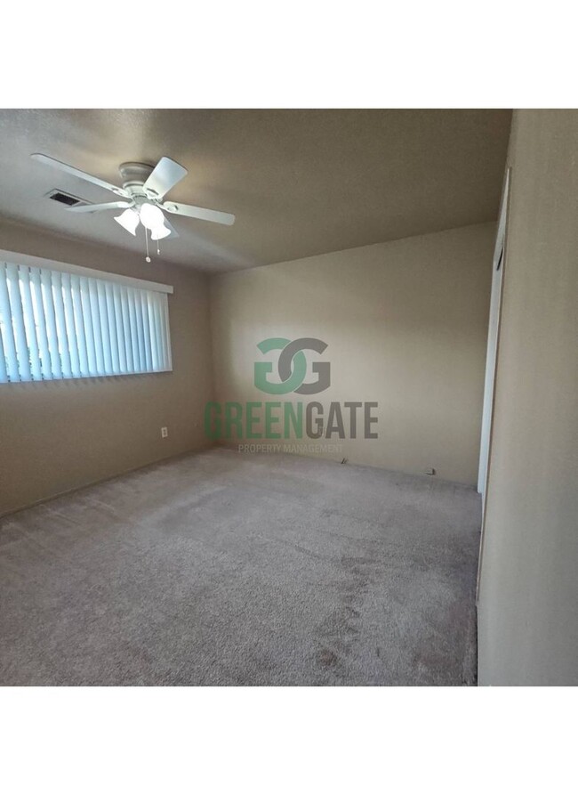 Building Photo - 3 Bedroom 2 Bath Modesto home available!!