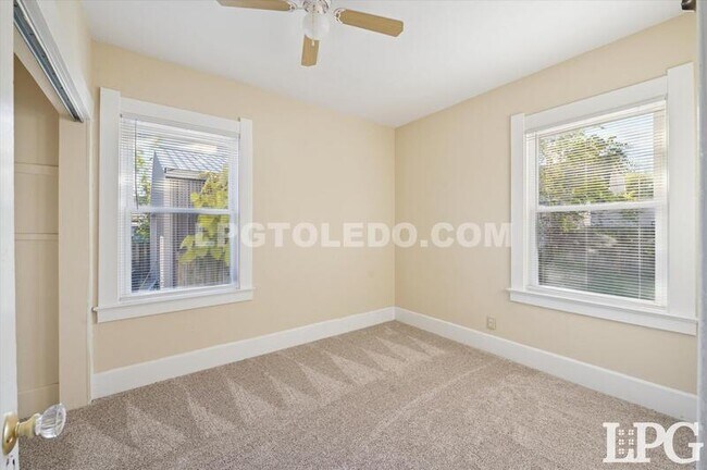 Building Photo - 4017 Overland Pkwy