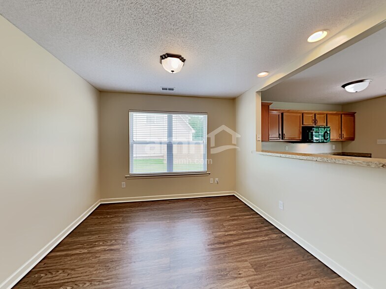 Building Photo - 6620 Hollister Ln